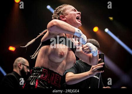 daniella boxing celebration|Boxer Daniella Hemsley celebrates win by flashing crowd